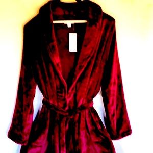 NWT Kim Rogers Plush, Cozy Burgundy Long-Length Red Robe tied with Side Pockets